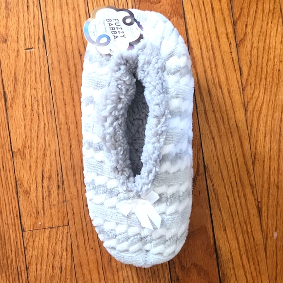 SLIPPER SOCKS FUZZY BABBA NWT - Picture 1 of 3